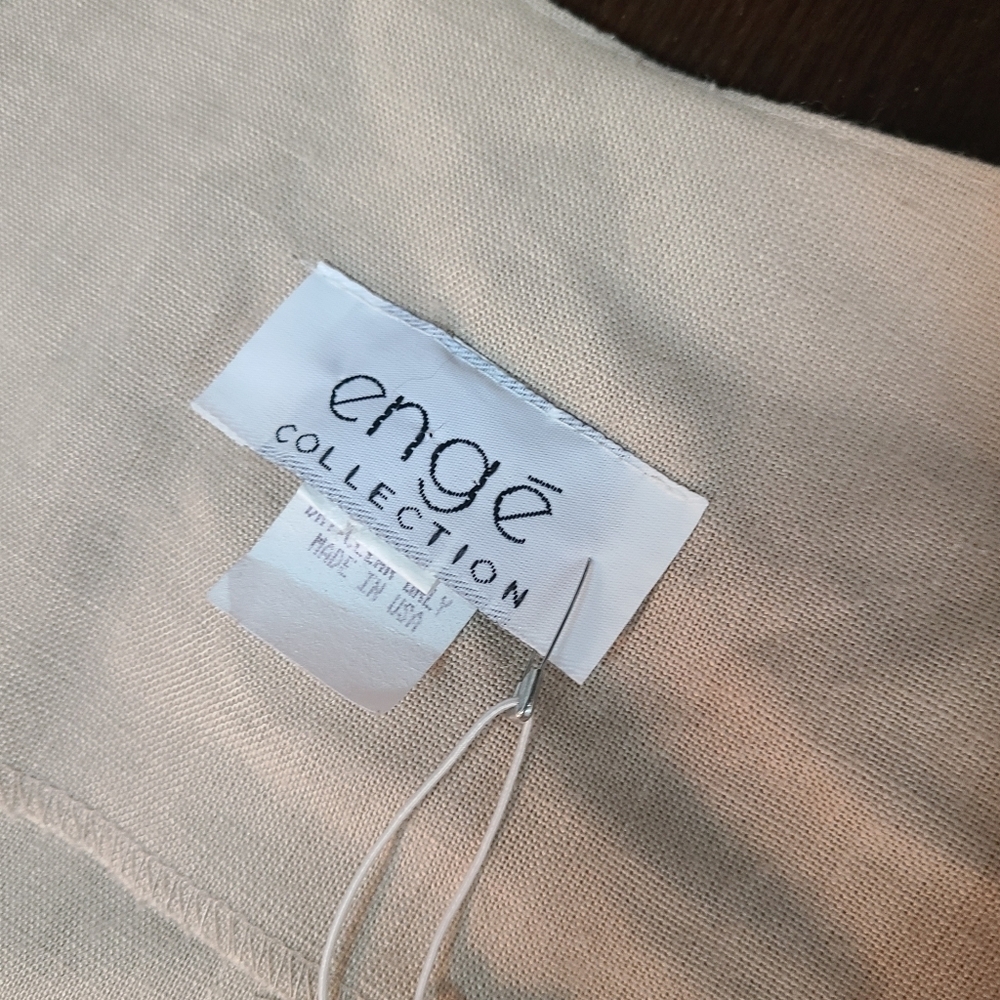 Engè Vest - Picture 7 of 11